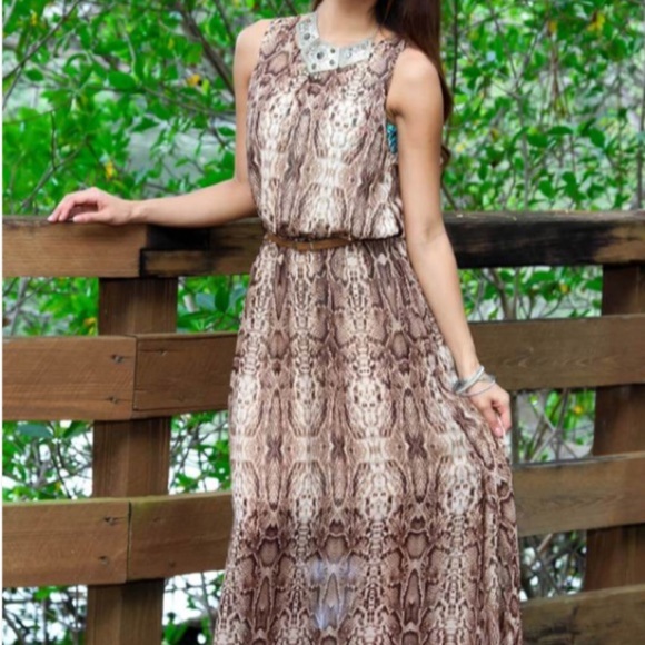 Snake print resort dress. - Picture 2 of 2